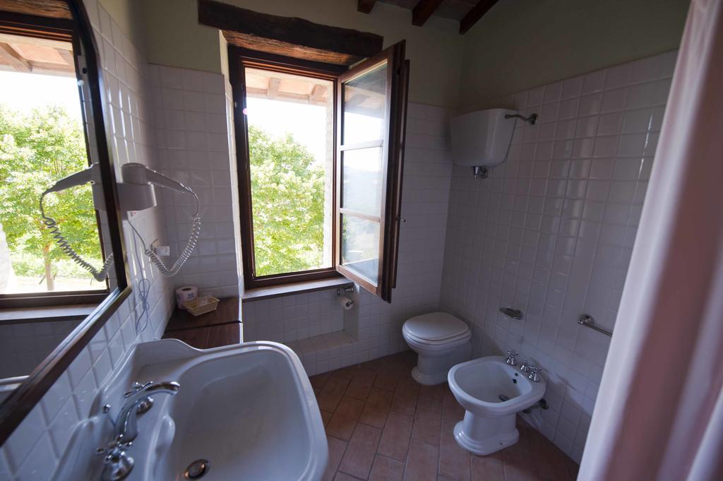 Agriturismo Tenuta Di Biscina Rum bild